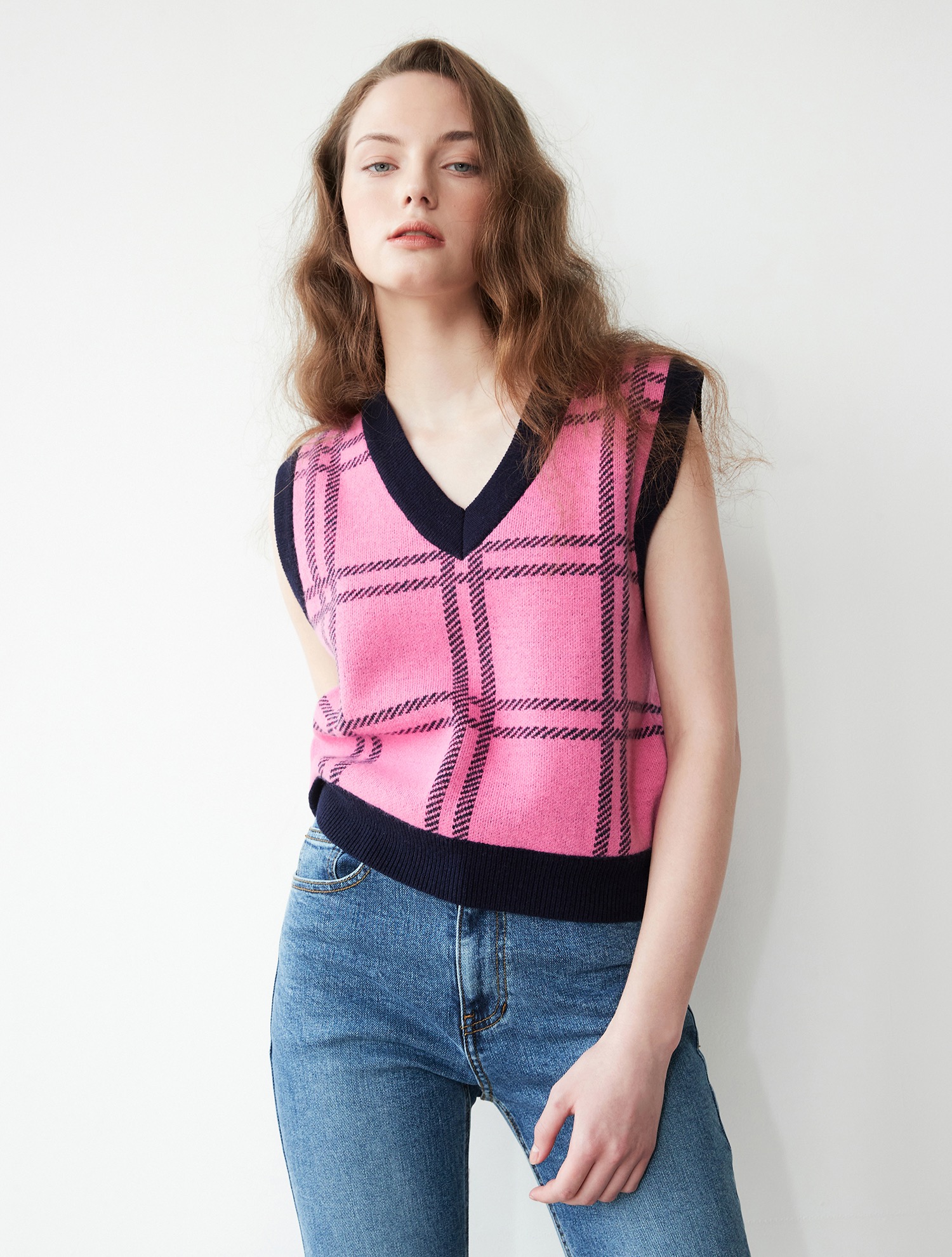 [엄현경 착용] V-neck check knit vest 001 Pink
